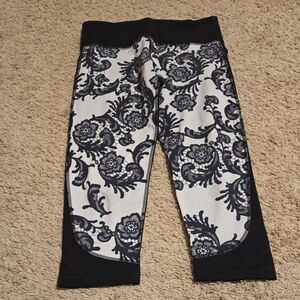 Lululemon Floral Fleece Capris‎